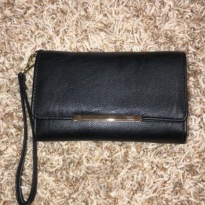 Smartphone charging wristlet
